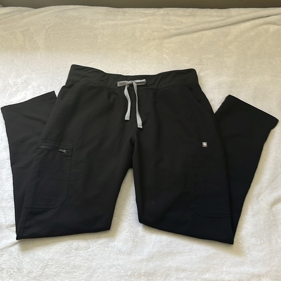 FIGS Yola Scrub Pants Yoga Style Size L | Black High-Waisted, Comfortable Fit - Picture 6 of 13